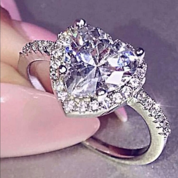 Rhinestone Heart Ring - Picture 2 of 4